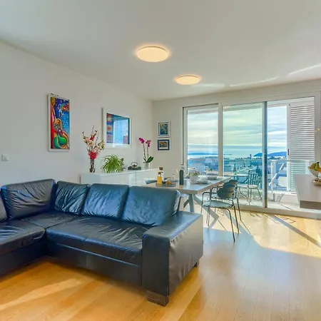 Sea Smile With Garage Parking Apartment Split